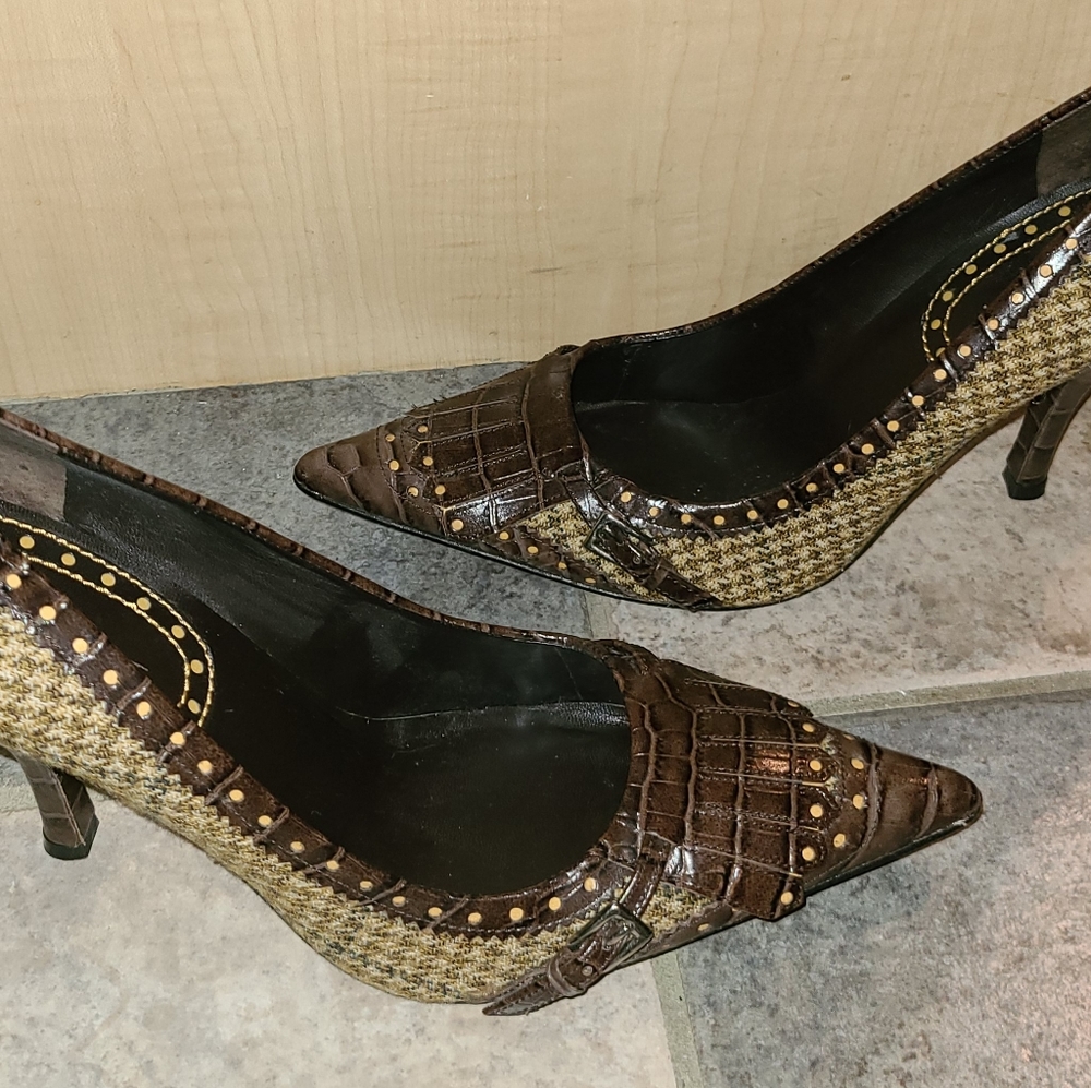 7.5 Nine West brown snake skin & tweed pumps
